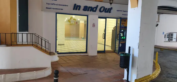 Sale of shop in Cabopino 4