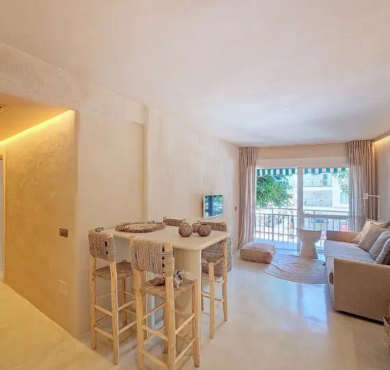 Продажа апартаментов на среднем этаже в Estepona