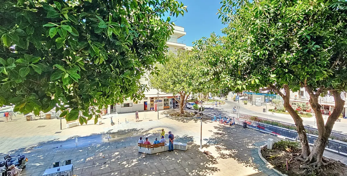 Продажа апартаментов на среднем этаже в Estepona 14