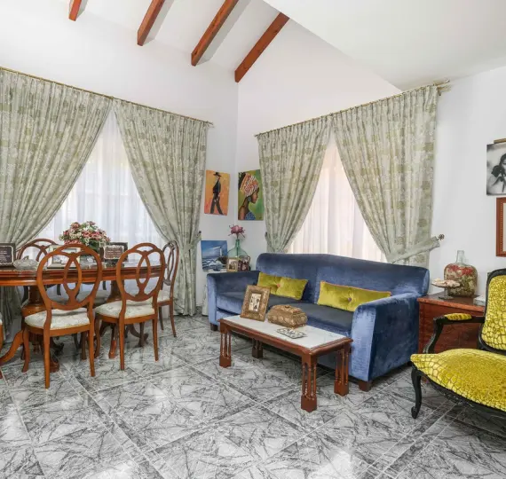 Sale of detached villa in El Coto