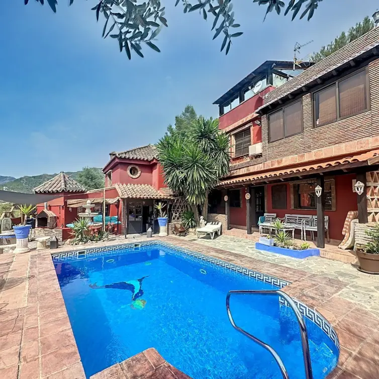 Sale of finca - cortijo in Monda