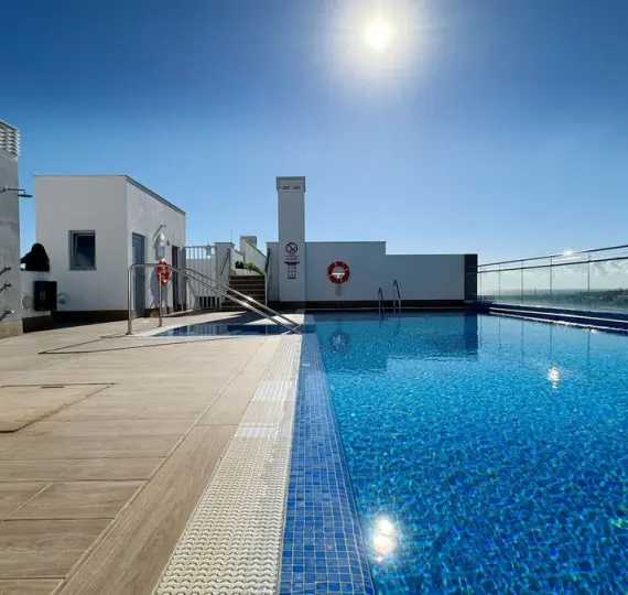 Sale of middle floor apartment in Nueva Andalucía