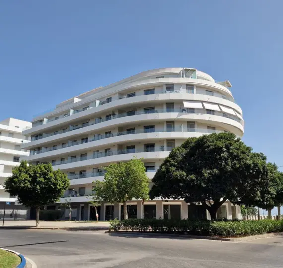 Sale of middle floor apartment in Nueva Andalucía
