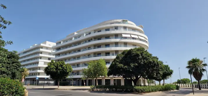 Sale of middle floor apartment in Nueva Andalucía 1