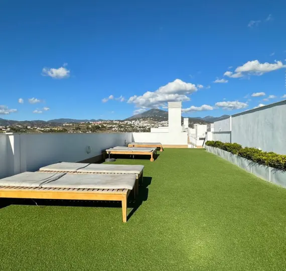 Sale of middle floor apartment in Nueva Andalucía