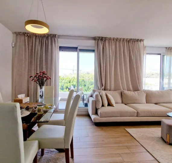 Sale of middle floor apartment in Nueva Andalucía