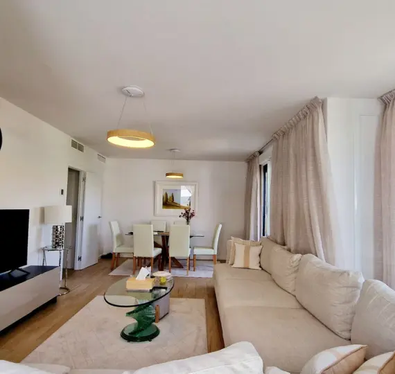 Sale of middle floor apartment in Nueva Andalucía