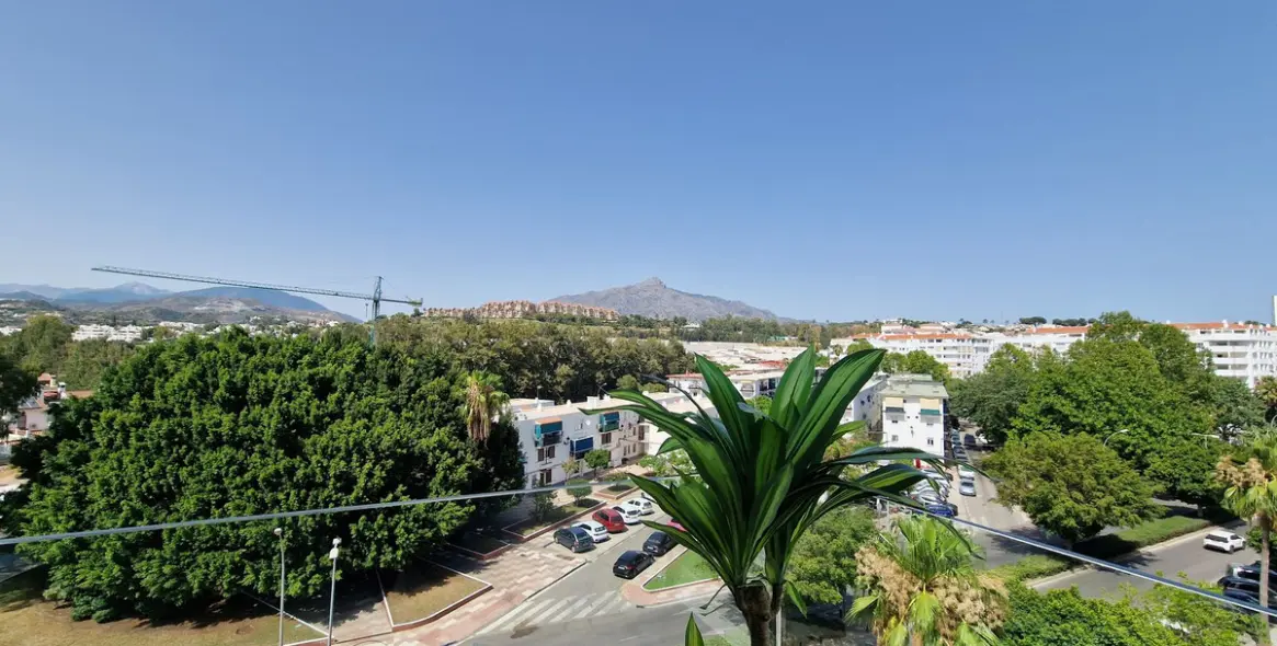 Venta de apartamento en planta media en Nueva Andalucía 8