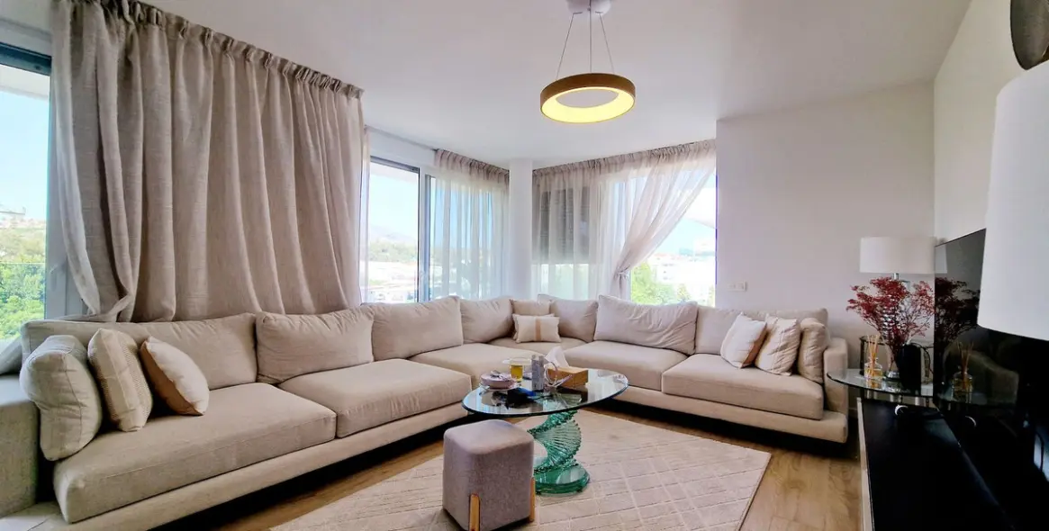 Venta de apartamento en planta media en Nueva Andalucía 10