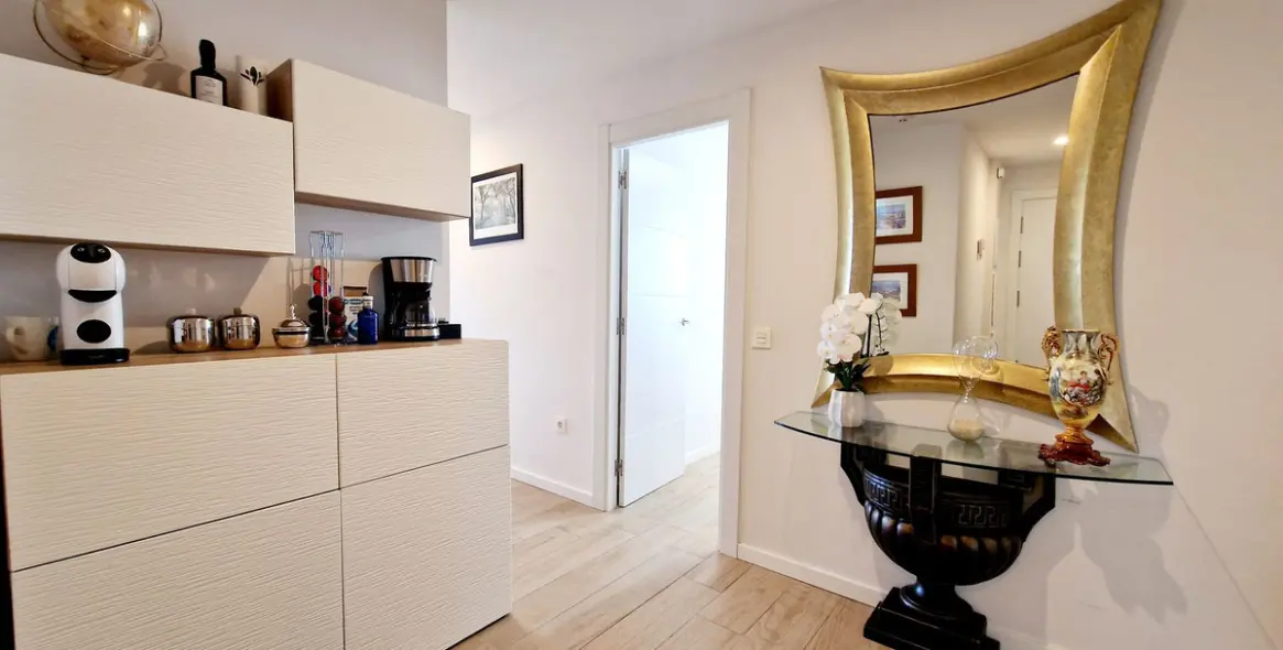 Venta de apartamento en planta media en Nueva Andalucía 14