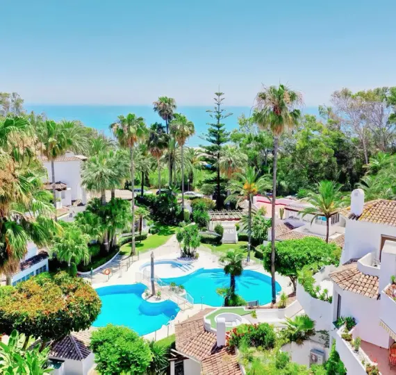 Sale of penthouse duplex in Elviria