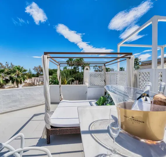 Sale of penthouse duplex in Elviria