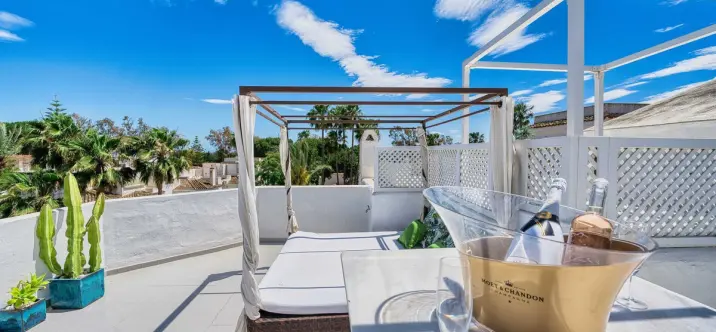 Sale of penthouse duplex in Elviria 3