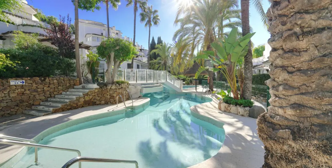 Sale of penthouse duplex in Elviria 6