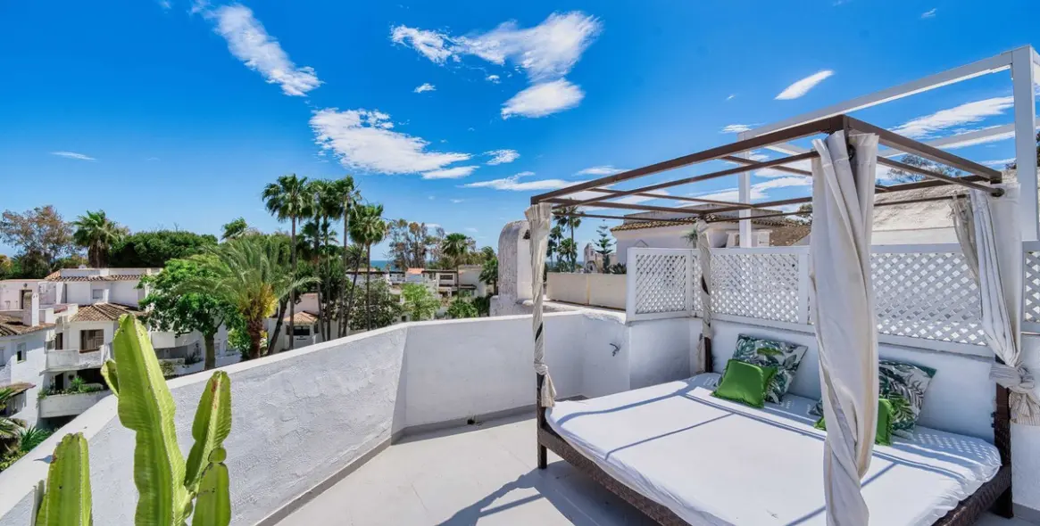 Sale of penthouse duplex in Elviria 7