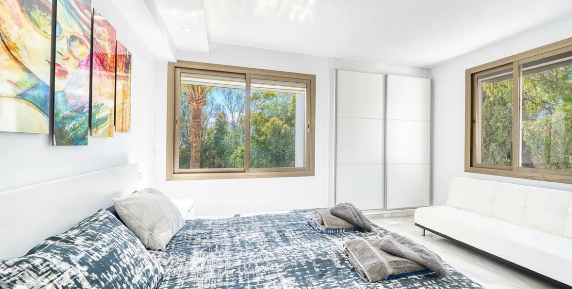 Sale of penthouse duplex in Elviria 12