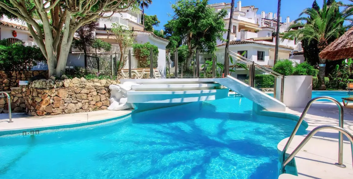 Sale of penthouse duplex in Elviria 14