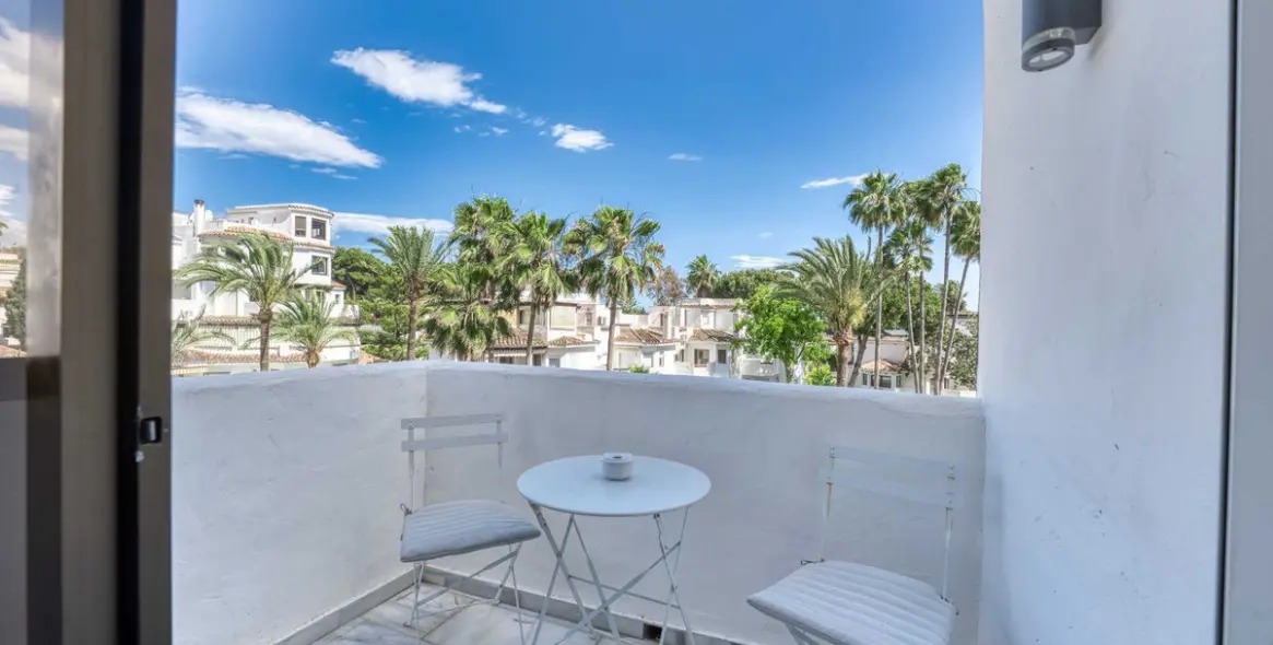 Sale of penthouse duplex in Elviria 15