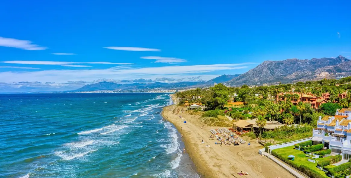 Sale of penthouse duplex in Elviria 16