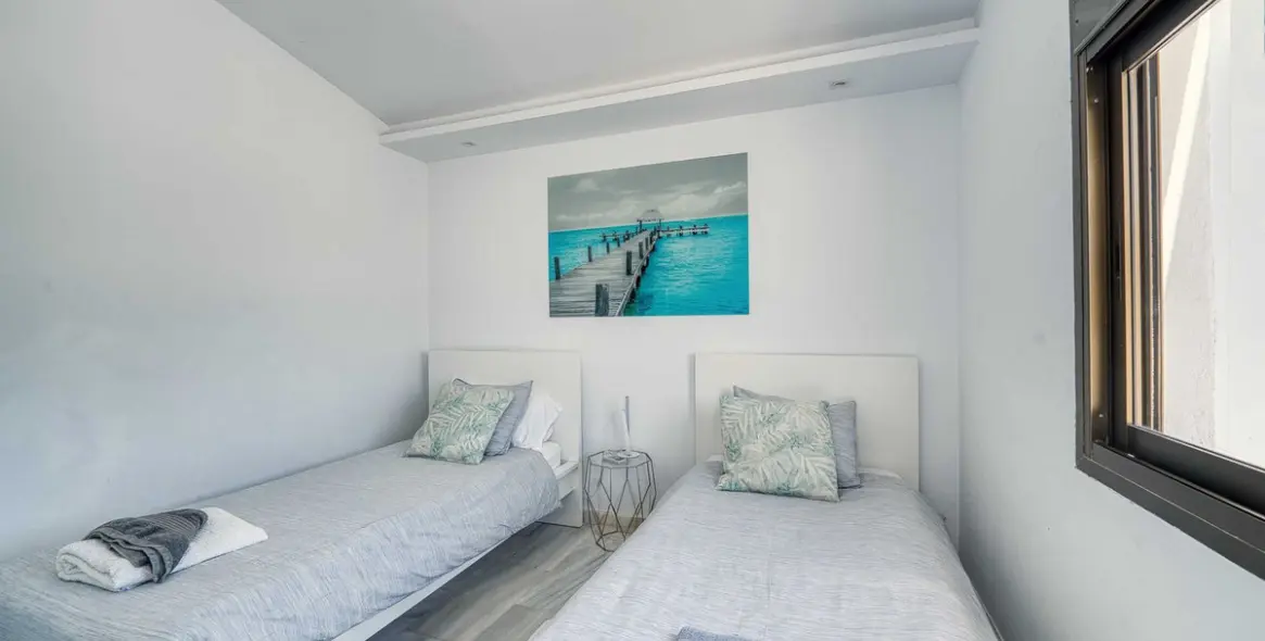 Sale of penthouse duplex in Elviria 18