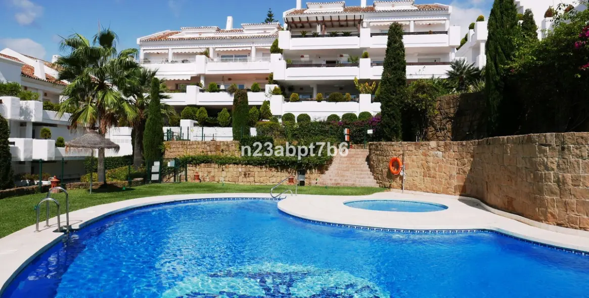 Sale of middle floor apartment in Aloha 1