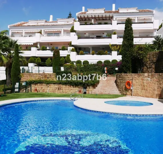 Sale of middle floor apartment in Aloha