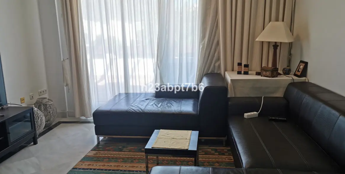 Sale of middle floor apartment in Aloha 2