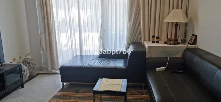 Sale of middle floor apartment in Aloha 1