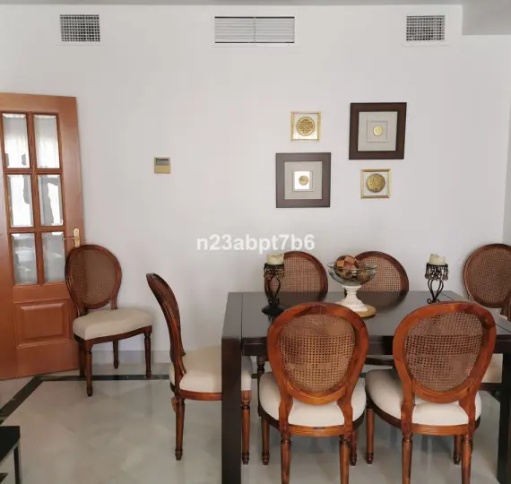 Sale of middle floor apartment in Aloha