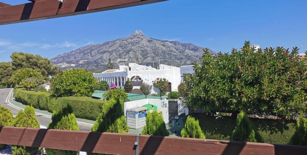 Sale of middle floor apartment in Aloha 4