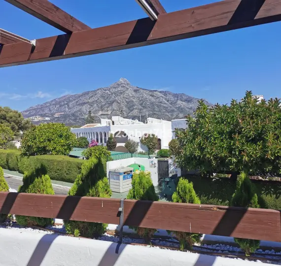 Sale of middle floor apartment in Aloha