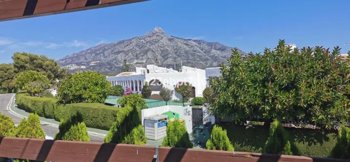 Sale of middle floor apartment in Aloha 3