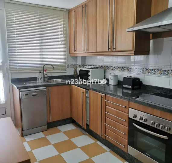 Sale of middle floor apartment in Aloha