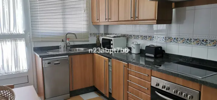 Sale of middle floor apartment in Aloha 4