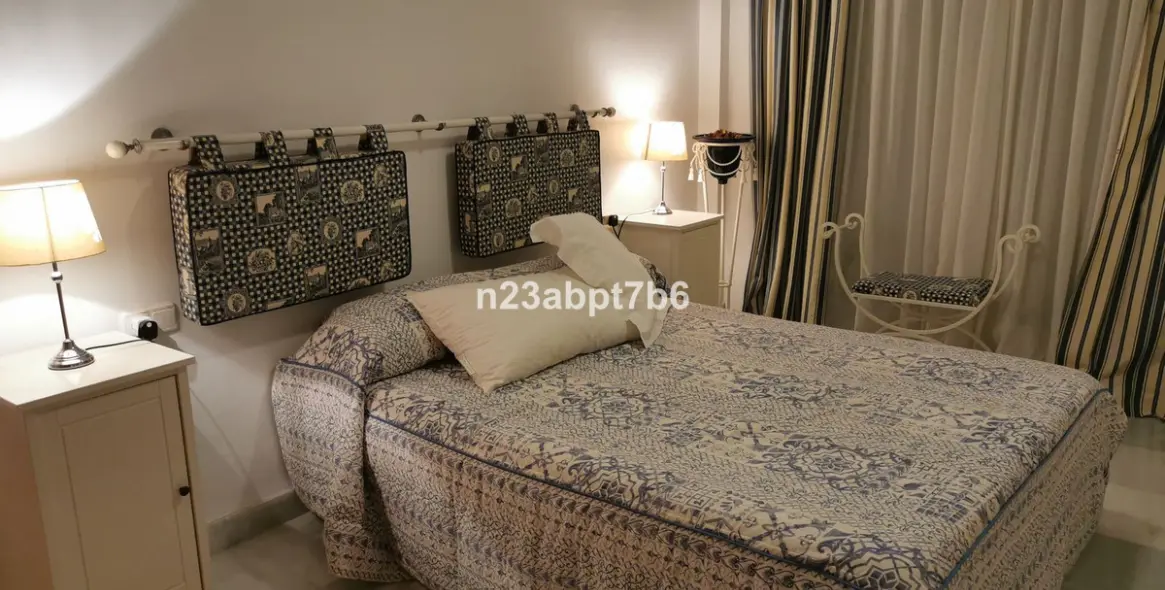 Sale of middle floor apartment in Aloha 6