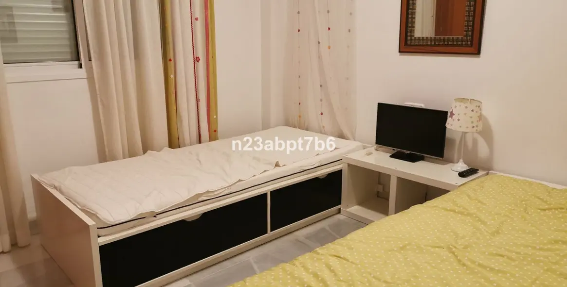 Sale of middle floor apartment in Aloha 8