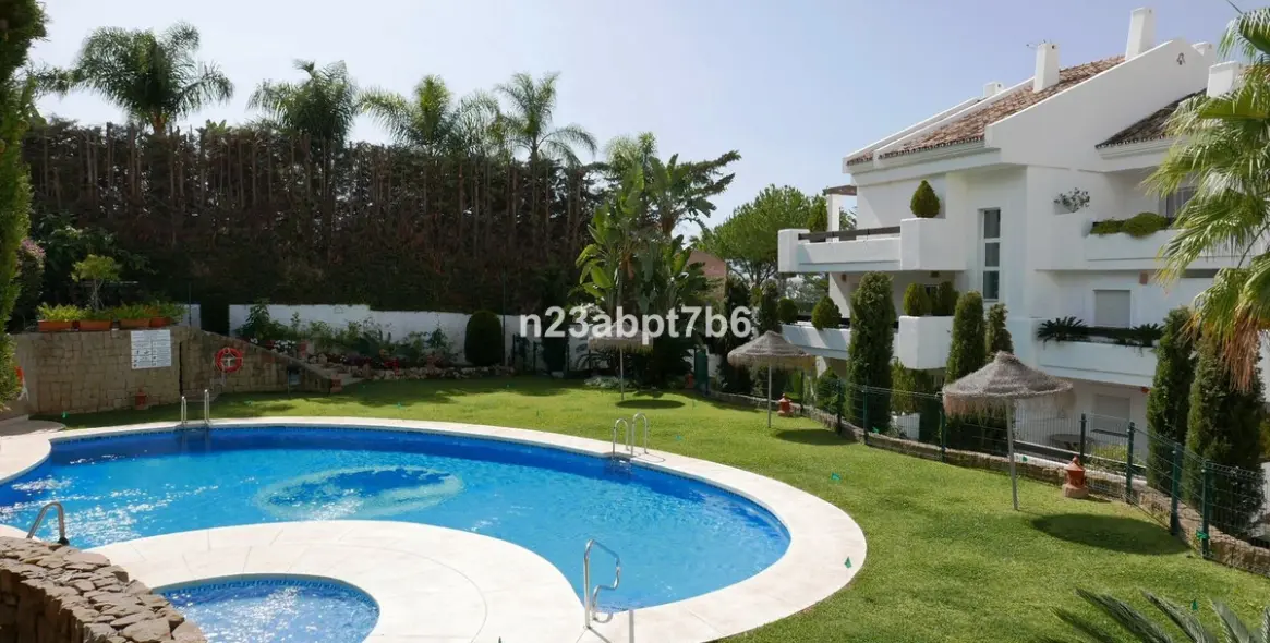 Sale of middle floor apartment in Aloha 11