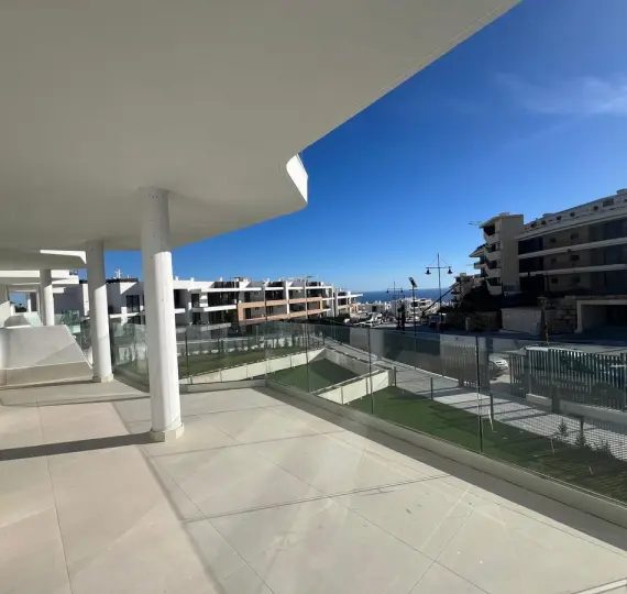 Sale of middle floor apartment in Fuengirola