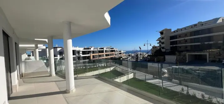 Sale of middle floor apartment in Fuengirola 0