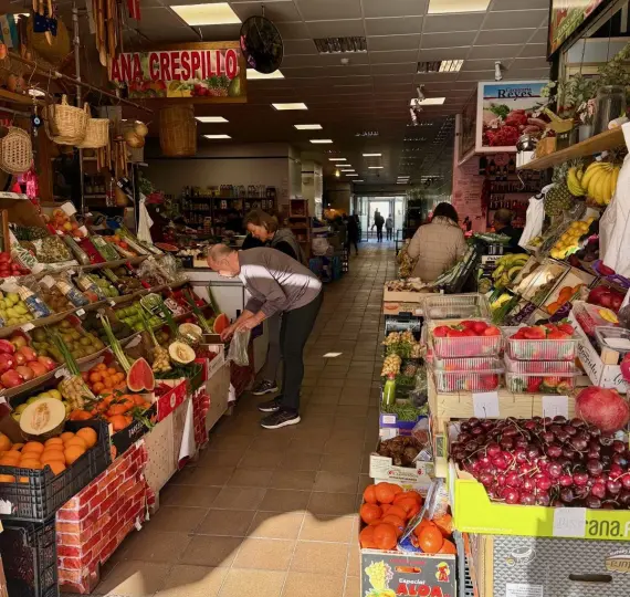 Sale of middle floor apartment in Fuengirola