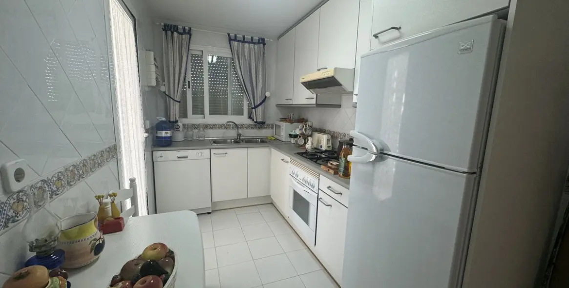 Продажа апартаментов на среднем этаже в Las Chapas 8