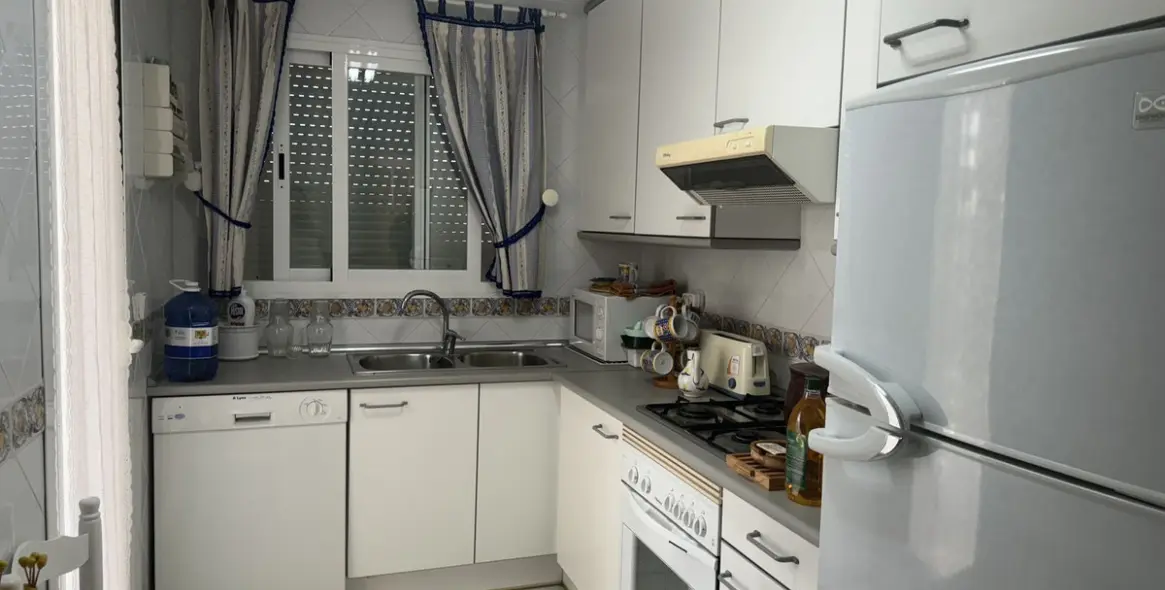 Продажа апартаментов на среднем этаже в Las Chapas 9