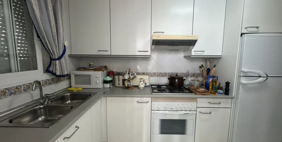 Продажа апартаментов на среднем этаже в Las Chapas 10