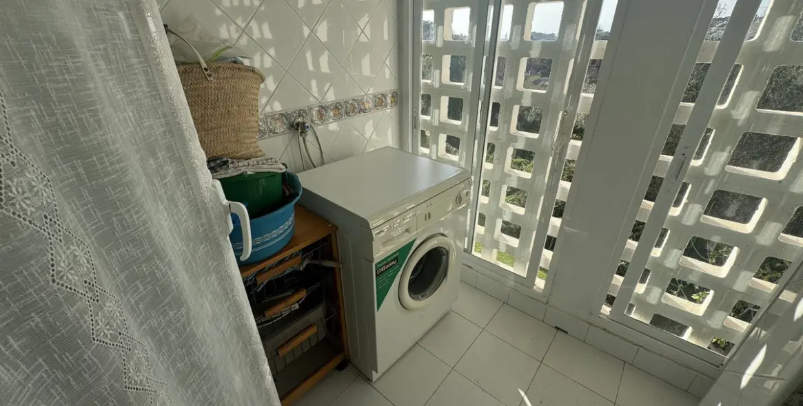 Продажа апартаментов на среднем этаже в Las Chapas 12