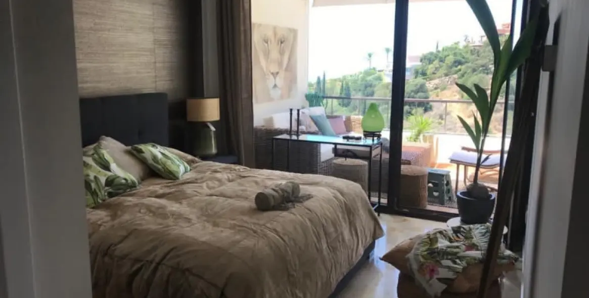 Long-term rent of middle floor apartment in Los Monteros 4