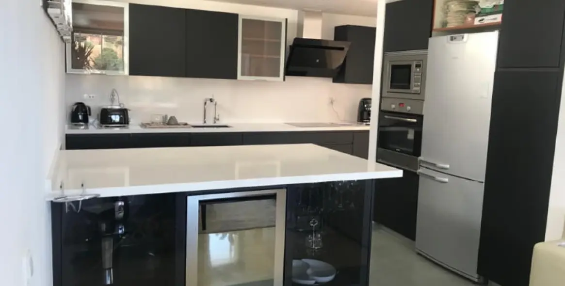 Long-term rent of middle floor apartment in Los Monteros 5