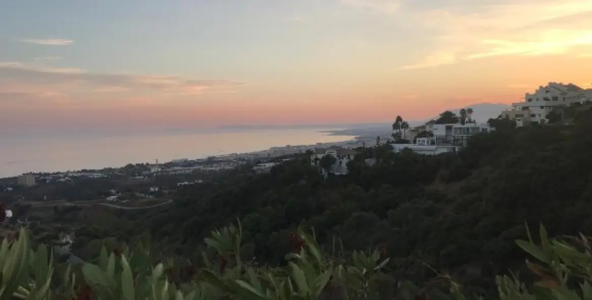 Long-term rent of middle floor apartment in Los Monteros 9