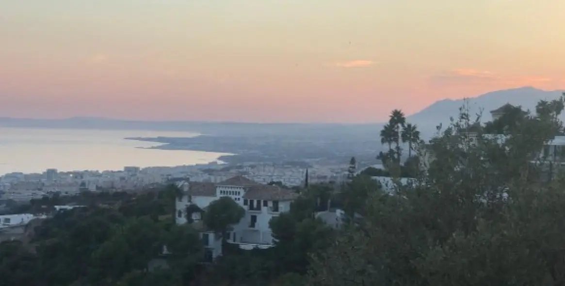 Long-term rent of middle floor apartment in Los Monteros 10