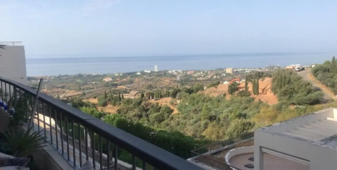 Long-term rent of middle floor apartment in Los Monteros 11