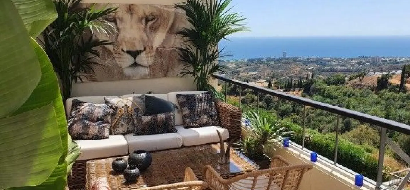 Venta de apartamento en planta media en Los Monteros 0